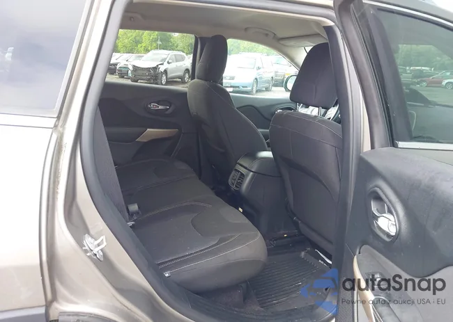 1C4PJMCB7HW588486: 42330632