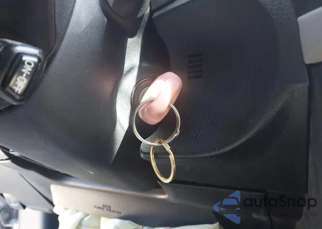 2T1BURHE3FC296017: 42329773