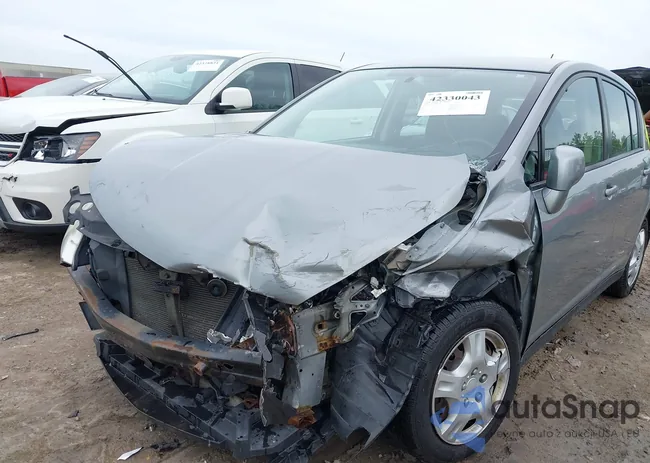 3N1BC13E69L485552: 42330043