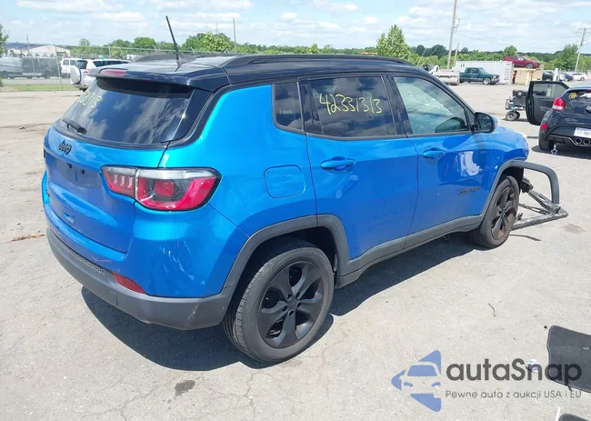 3C4NJDBB3JT313458: 42331313