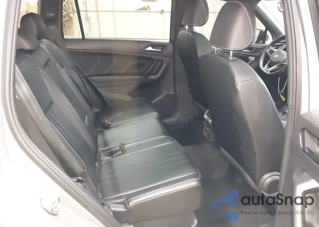 3VV8B7AX8NM044884: 42331323