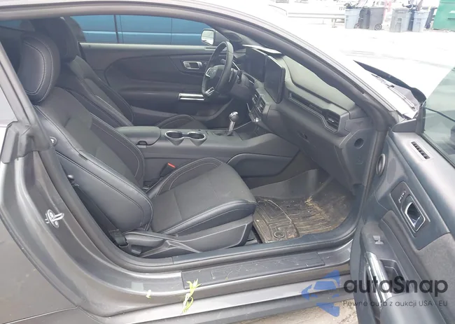 1FA6P8CF8R5411835: 42331556