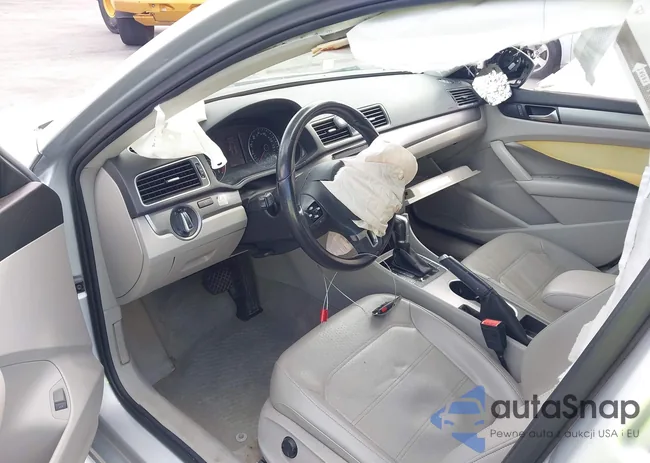 1VWBV7A36FC017093: 42333665