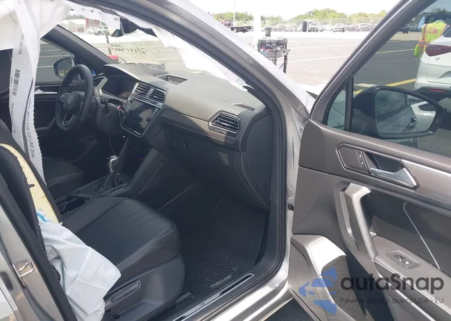 3VVCB7AX5NM063130: 42333700