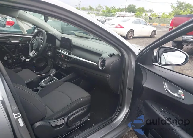 3KPF24AD9PE641663: 42334882