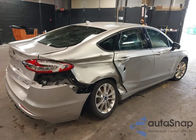 3FA6P0LUXKR111037: 42336100