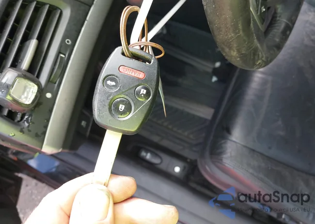 1HGCP2F66CA210537: 42337106