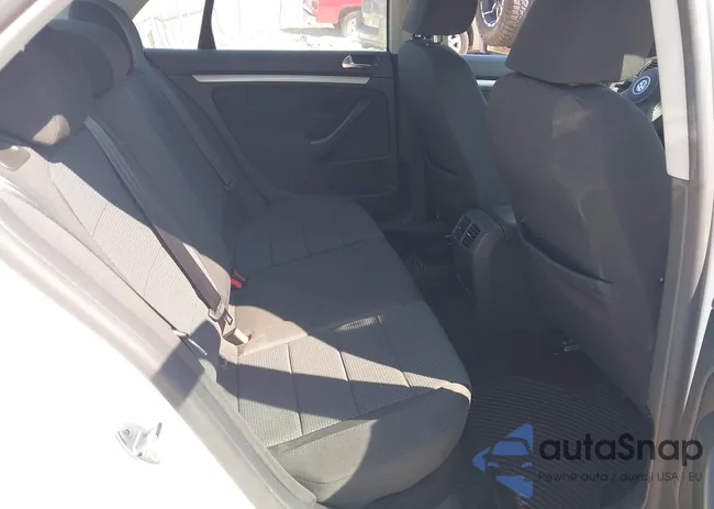 3VWJZ7AJXAM001761: 42340304