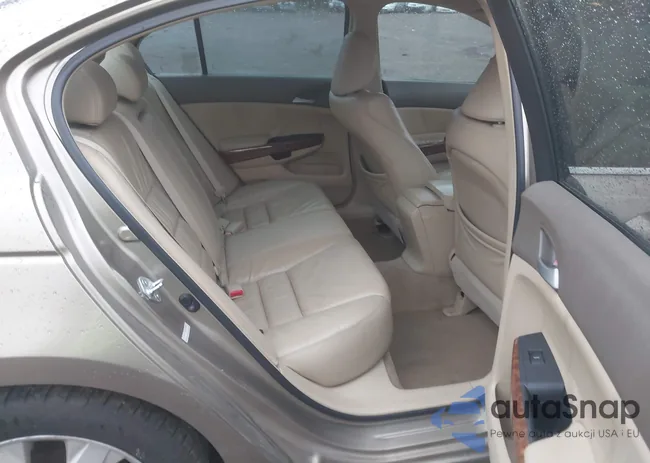 1HGCP26878A157324: 42342434