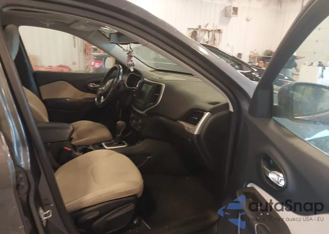 1C4PJLCB4FW753451: 42341825