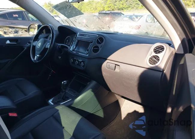 WVGAV7AX8CW565247: 42343399