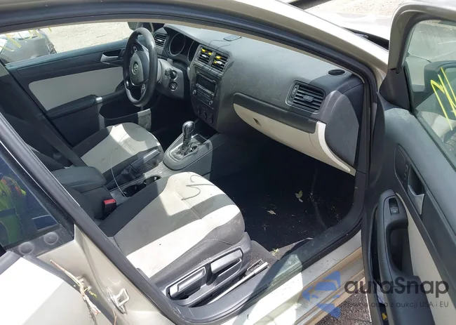 3VW2K7AJ9FM403853: 42344047