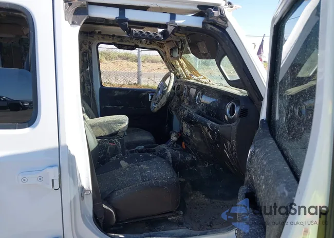 1C4HJXEN0NW163393: 42348484