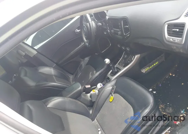 3C4NJDBB2JT140726: 42349231