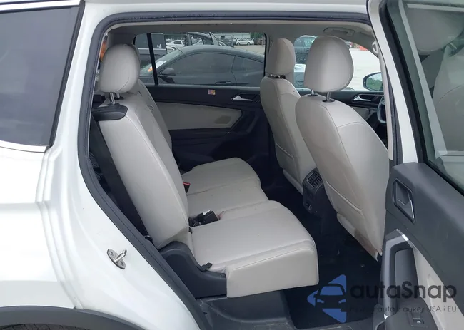 3VV3B7AX1JM079111: 42351445