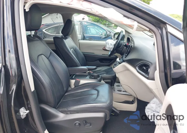 2C4RC1EG7JR271154: 42351711