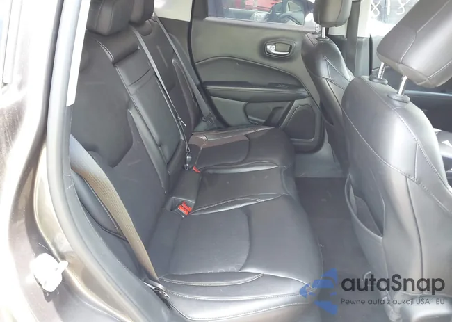 3C4NJDBB5JT355582: 42351818