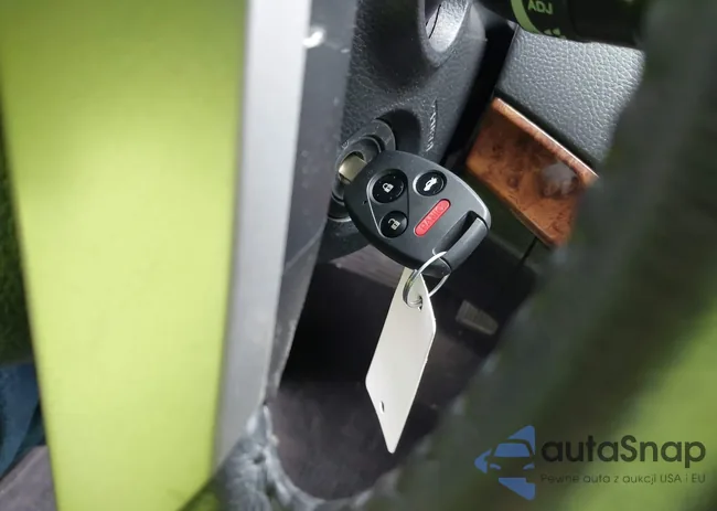 1HGCP2F80BA048923: 42353701