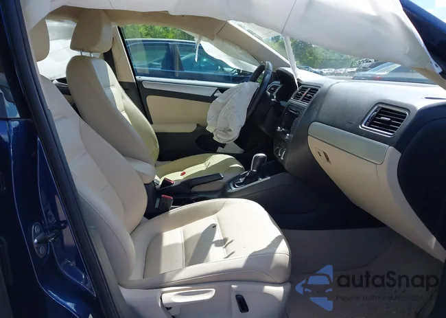 3VWD17AJ1EM383107: 42352797