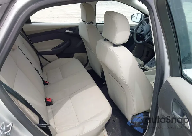 1FADP3F26HL251371: 42358271