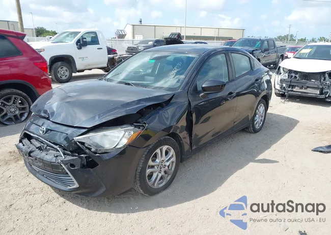 3MYDLBYV0JY313028: 42357933