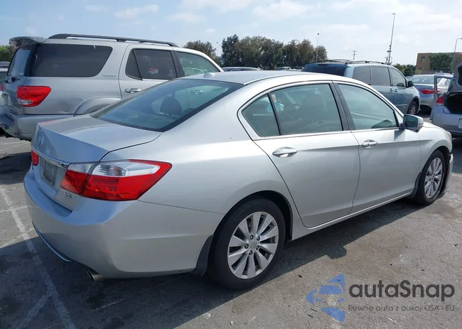 1HGCR3F86FA010781: 42359498