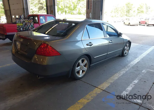 1HGCM65856A026780: 42359630