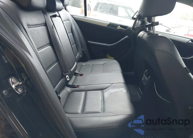 3VWD17AJ2EM273523: 42360638