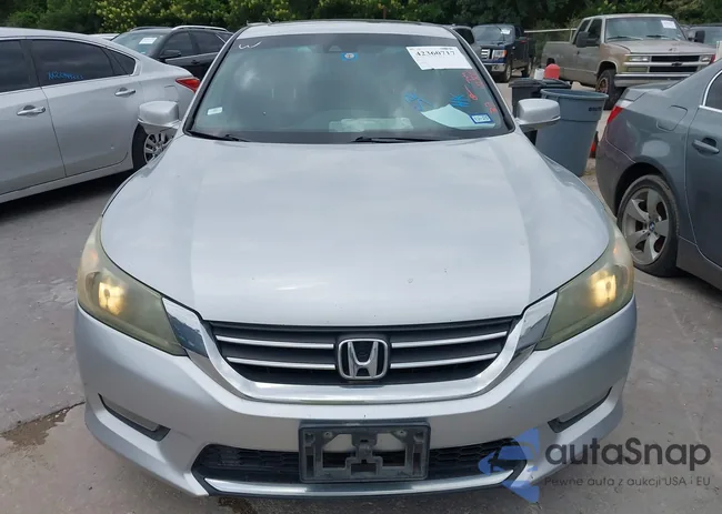 1HGCR2F88EA111118: 42360717