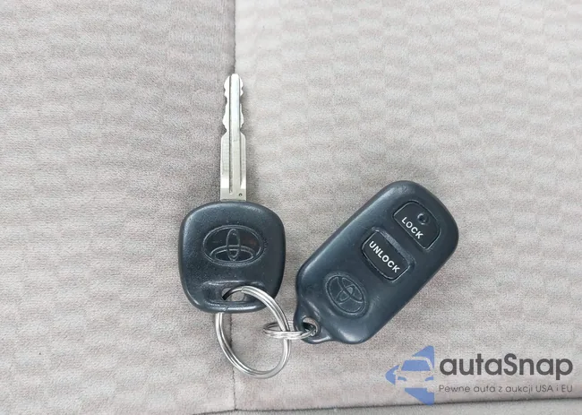 2T1BR32E38C922918: 42362760