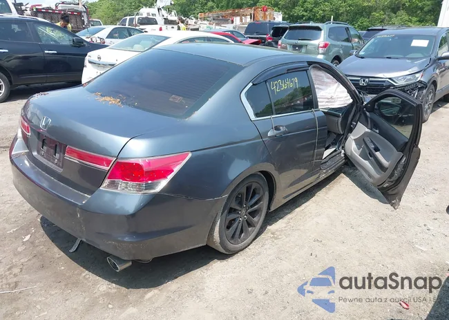 1HGCP2F36BA132989: 42364679