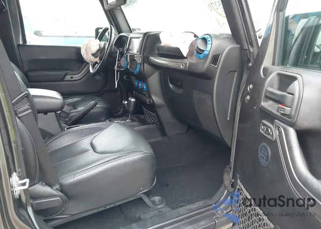 1C4BJWEG5JL879543: 42365270