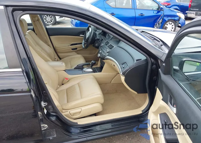 1HGCP2F67CA024313: 42365487