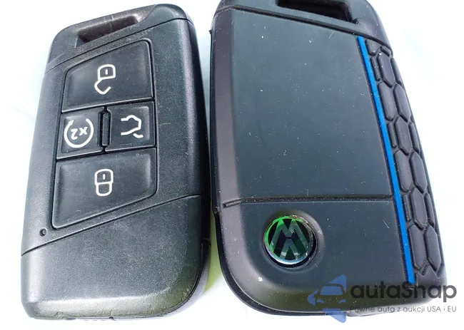 1V2RR2CA5JC596024: 42365600