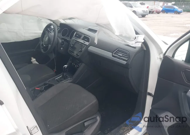 3VV1B7AX1JM032250: 42366790