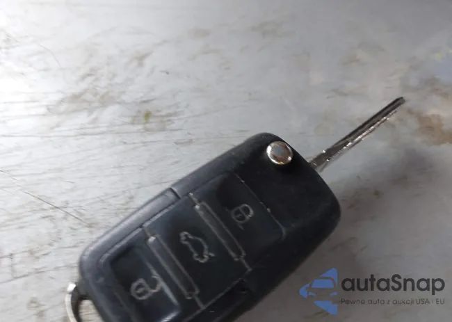 3VWJZ7AJ3AM028610: 42368121