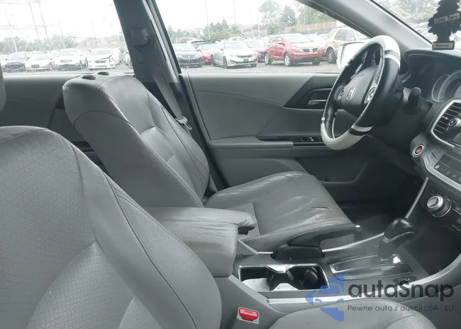 1HGCR2F87DA024163: 42368657