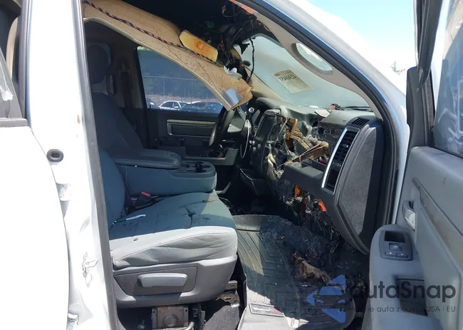 3C6UR5DL3DG530268: 42369451