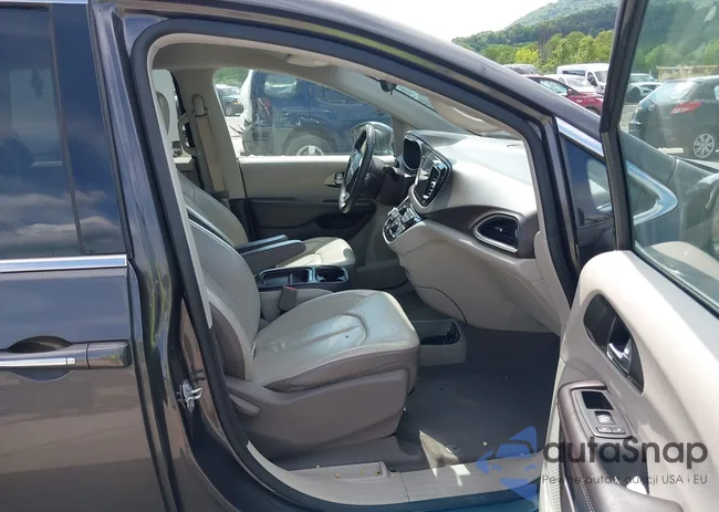 2C4RC1BG9HR667777: 42368960