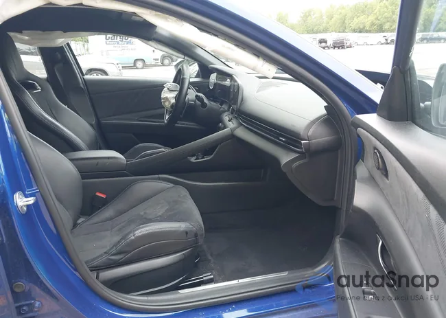 KMHLW4AK0PU012943: 42371306