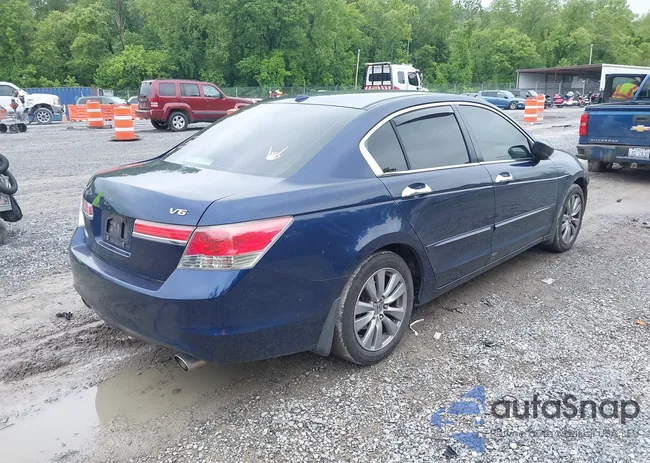 1HGCP3F82BA028596: 42371882