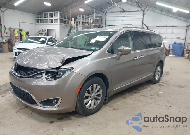 2C4RC1BG5HR795448: 42371886