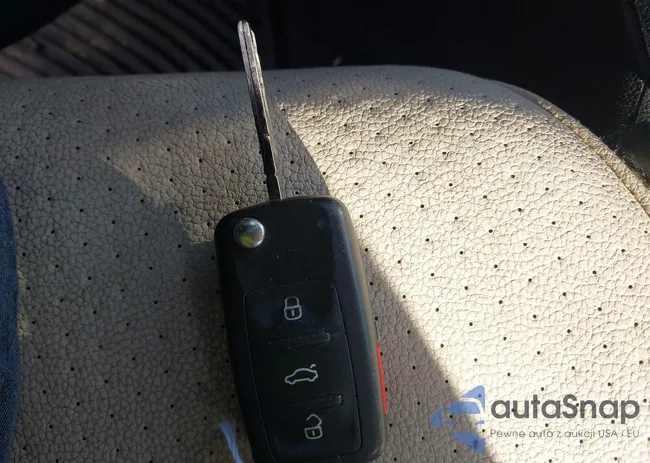 3VWDB7AJ8HM390198: 42373327