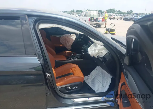 WBSJF0C58KB447623: 42374349