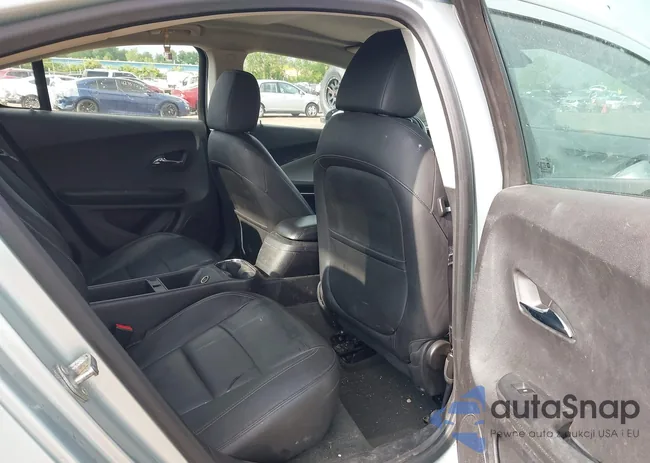 1G1RB6E48DU100516: 42373732