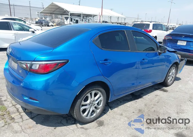 3MYDLBZV2GY127594: 42375356