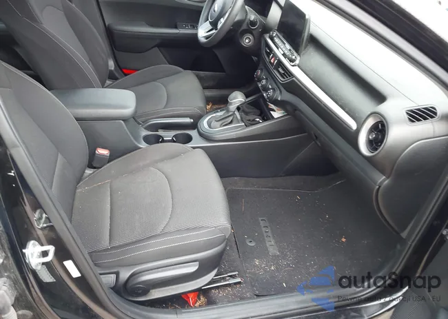 3KPF24AD1LE161370: 42376299