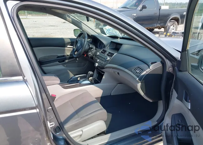 1HGCP2F44CA042136: 42376321