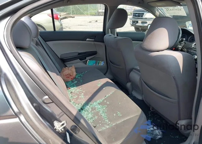 1HGCP2F44CA042136: 42376321