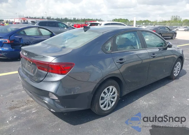 3KPF24AD8RE822160: 42376465